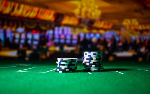 Betting layout: place chips on numbers (straight), borders (split), or areas (outside) sapta77 Lightning Roulette betting layout with chip placement for straight and split bets