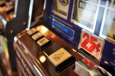 Aviator slot game interface showing quick-spin and auto-spin options